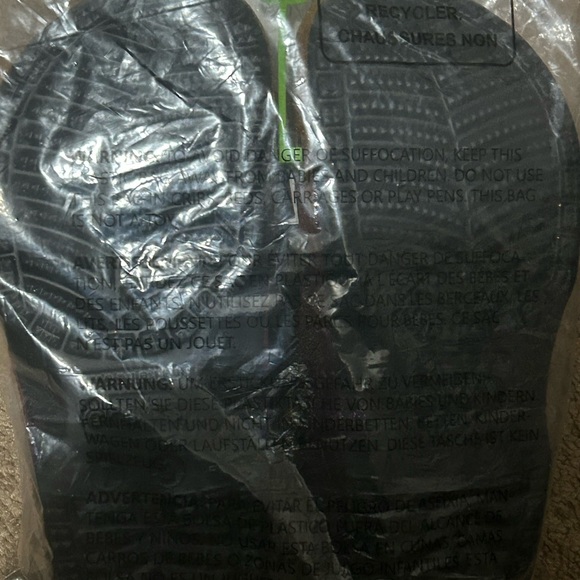 Limited edition hocus pocus crocs - Picture 7 of 9